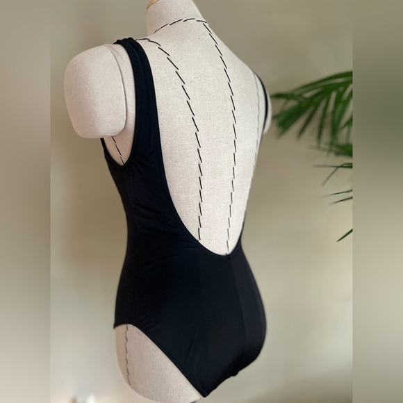 Calzedonia One-Piece Swimsuit with Rose Embroidery – S/XS
Never worn – no tags. - Picture 6 of 7
